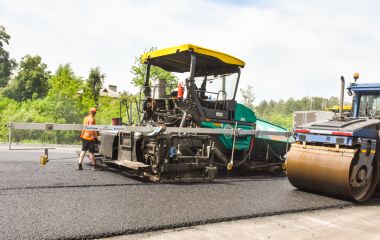 Система Topcon P-32 Smoothtrac під час ремонту траси М-21 в Житомирській області